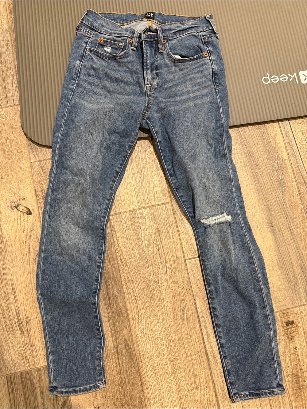 GAP Women’s Skinny Jeans in Medium Blue Denim